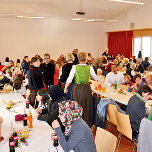 ... und im Pfarrsaal ... / Foto: HPR Riedberger Erntedankfest 2016