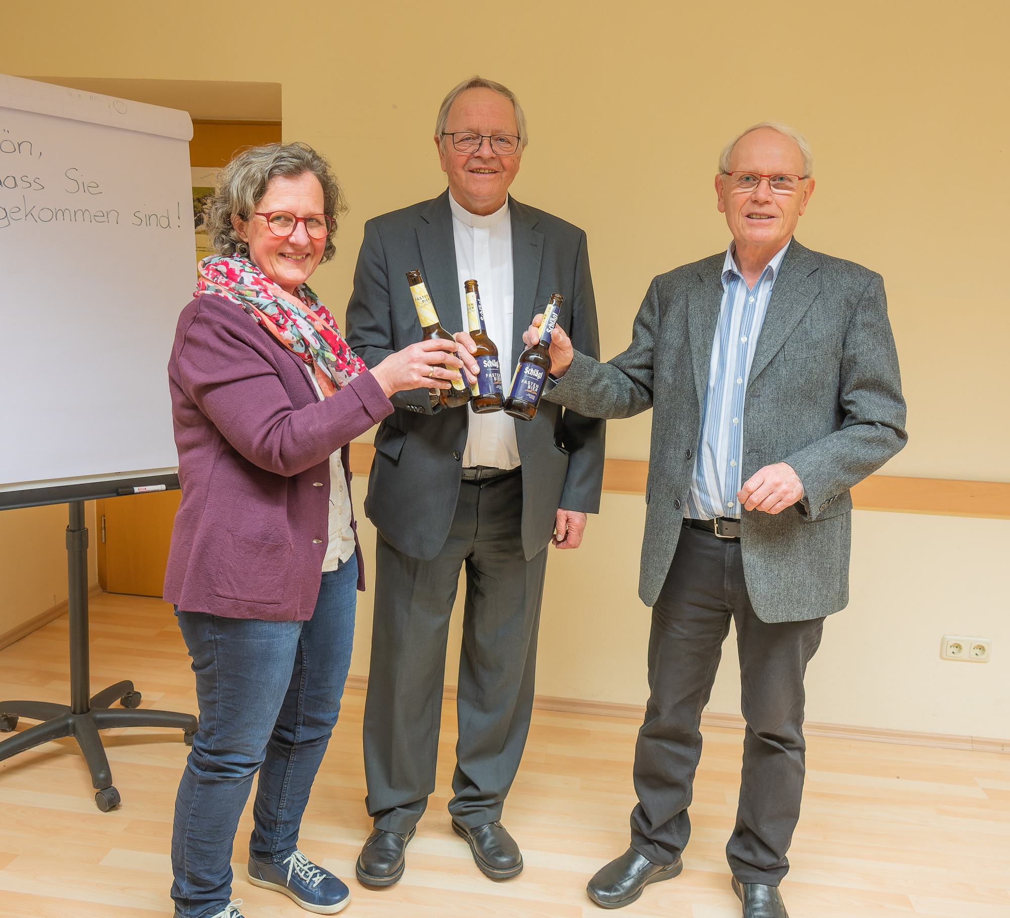 Pastoralassistentin Susanne Lammer, Abt em. Martin Felhofer sowie Hannes Hieslmayr (Obmann Kath. Bildungswerk) beim Fastenvortrag 'Heilsamer Glaube'
