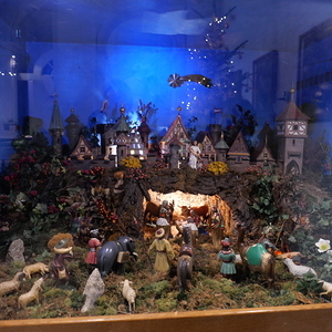 Weihnachtlich geschmückte Kirche in Kleinmünchen