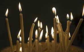 Kerzen. © Catholic Church England and Wales/flickr.com/CC BY-NC-SA 2.0