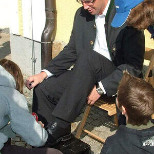 Schuhputzaktion der Firmlinge
