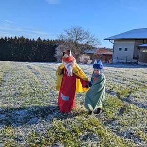Die Sternsinger unterwegs.