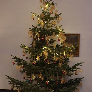 Weihnachtsschmuck in St. Quirinus
