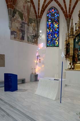 St. Marienkirchen bei Schärding, Pfarrkirche Maria Himmelfahrt, Altarraumgestaltung