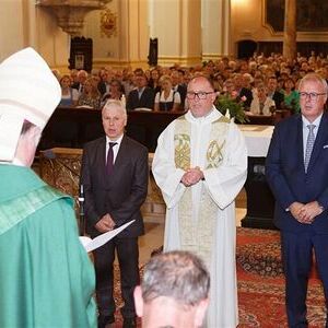 Beim Festgottesdienst bekundeten die Ernannten vor Bischof Manfred Scheuer und der versammelten Feiergemeinde ihre Bereitschaft, die Pflichten dieser Ämter auf sich zu nehmen.