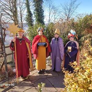 Die Sternsinger unterwegs.