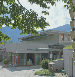 Eingang zum Haus der Dorfgemeinschaft