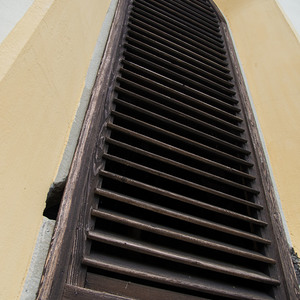 Glockenfenster von Erwin Kremsleitner aus dem Jahr 1977
